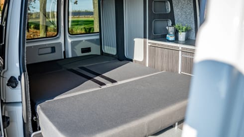 Volkswagen T5 Camperbus 4 persons 