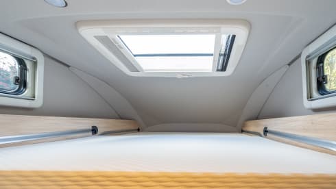 Easy Rider Family – Super compact 4-person campervan with 4 sleeping places and automatic transmission