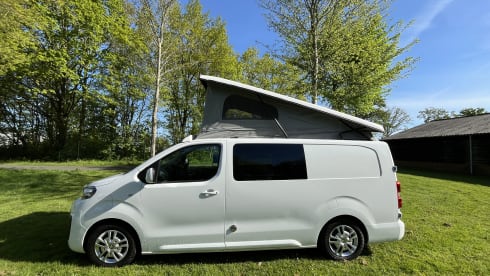 L-585-LJ – 4p Fixxter campervan from 2021
