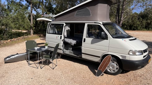 Piet – Volkswagen transporter (2,5 liter 102HP) T4 California for 2 or 4 persons