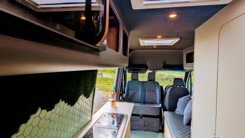 The Wanderer – 4 berth Mercedes-Benz Sprinter Off Grid 2018