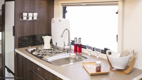 Ideal family motorhome Zefiro 675 1-6 berth (Edinburgh)