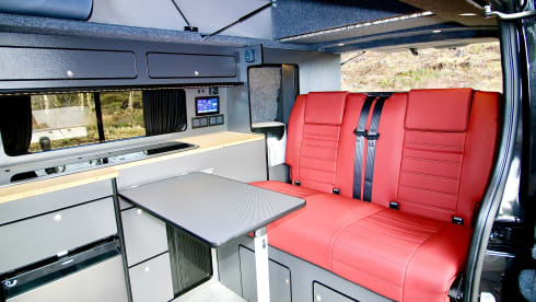 Floyd – 2025 Renault Crusader Off-Grid 4-berth Campervan