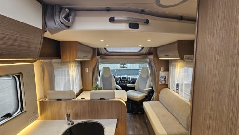Carado T448 Automaat – Automatic - Fully equipped - Very luxurious camper length beds - Modern