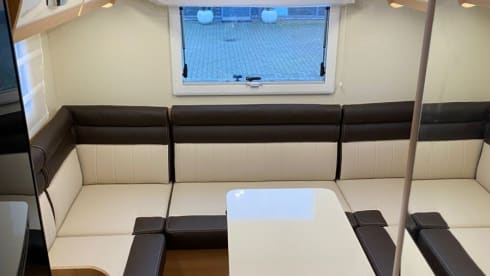 Luxe Etrusco Automaat met enkele bedden/hefbed ,grote garage