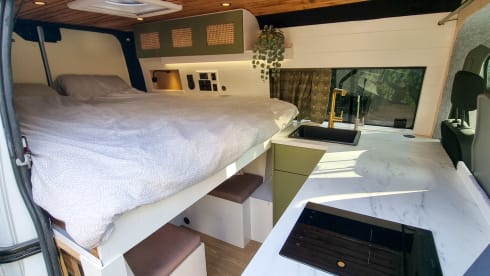De EcoExpress – New: Luxury gas-free off-grid camper