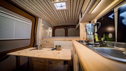 Baroudeur – TRANSIT 4x4 fitted van 3 people