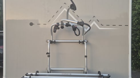 Bobby – 4p Challenger semi-integrated uit 2022