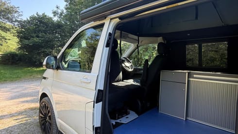 Cuddy – 4 berth Volkswagen campervan from 2020
