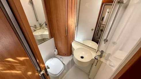 Dormouse – Hymer B508 CL Fully Integrated Motorhome