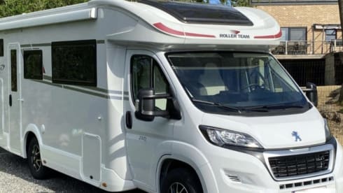 Luxurious new 6-person Roller Team Kronos Advance semi-integrated from 2024