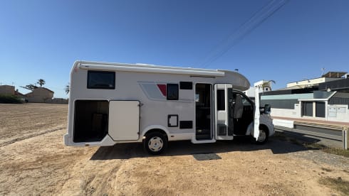Kronos 284TL – Autocaravana en Alicante/ Torrevieja desde 100€/noche — ¡Vuela y conduce!