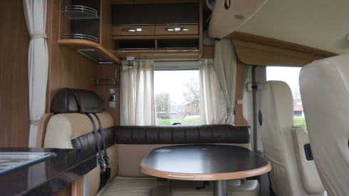 Kap – 4 person Hymer integrated with length beds!