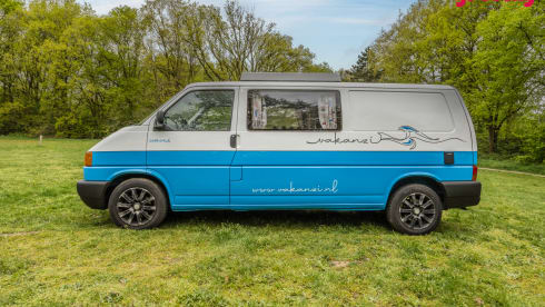 Waves – 2p Volkswagen campervan from 2000