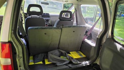 Vivi l'avventura con questa Suzuki Jimny dotata di tenda da tetto!