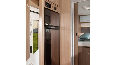 Carado T459 Automaat – Experience the freedom! Very spacious luxury - Queen bed - separate shower