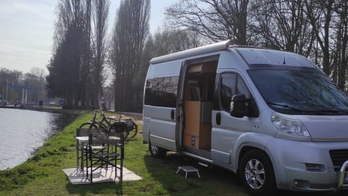 Gezellige en compacte 2p-Fiat Ducato, met airco. 