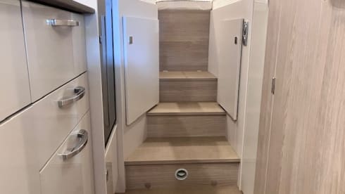 Fleur – Available for rent in Spain from October 1st: 3p Bürstner semi-integrated from 2024