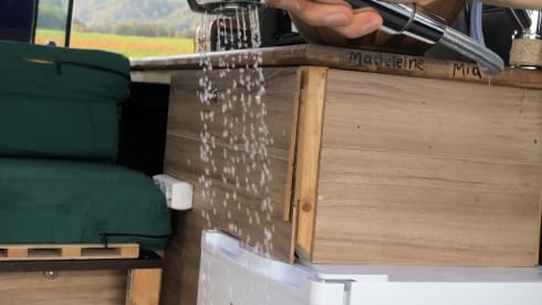 T 4 You – T4 with roof tent + gas heating at a bargain price from 15 EUR/person