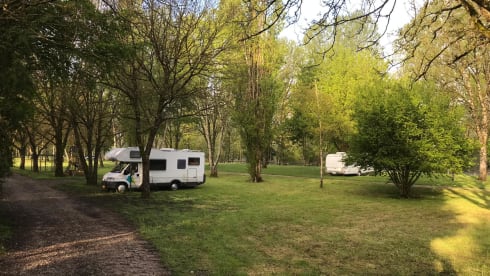 SPACIOUS CLEAN FAMILY CAMPER LARGE AND HANDY WITH NESPRESSO;)