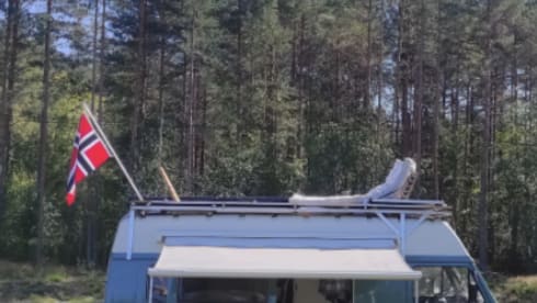 Blue Ocean  – 2p Volkswagen campervan uit 1981