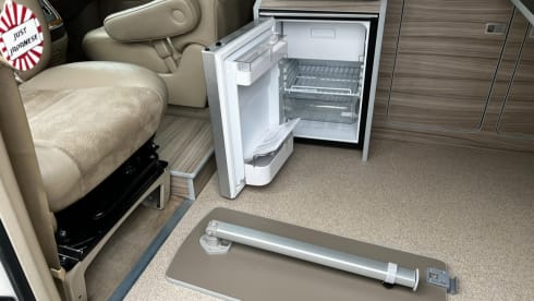 The Borderless Reiver – 3 (+ 1 small child) berth Toyota campervan from 2007
