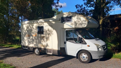 Family camper for 6 people with 2 fixed double beds