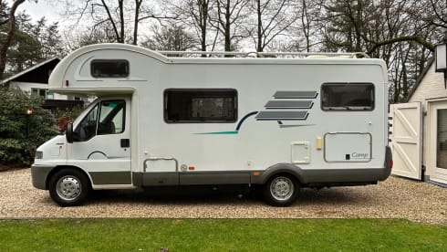 Hymer-Nischenwohnwagen für 6 Personen aus dem Jahr 2001