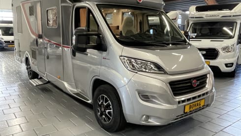 Burstner Lxeo 736 4-person