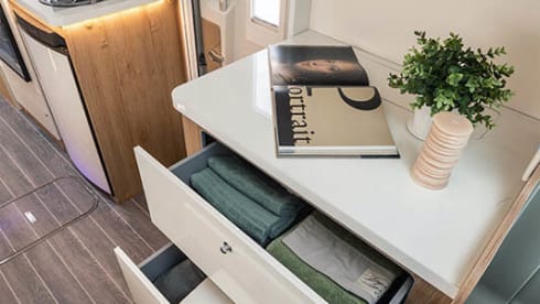 LUX 6 berth & 5 seatbelts – WiFi, 2 TV's, Pets ✅, Bikes ✅, Table & Chairs