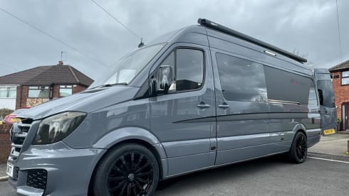 Explorer  – Mercedes Benz Luxury LWB Campervan