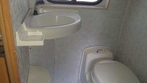 Compact fine Pössl bus factory construction with shower