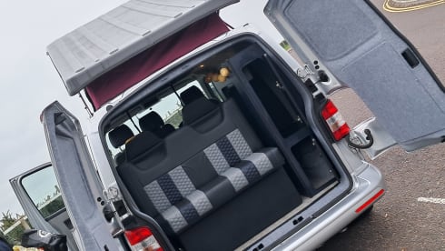 Campie – Volkswagen 'Poptop'  T5 Transporter Camper-van 