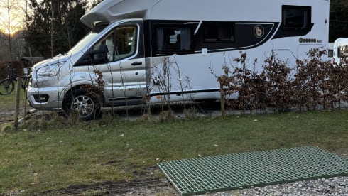 Brand new 5p Benimar Cocoon 463 semi-integrated model 2024