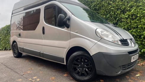 Bessy – Hochdach-Renault-Wohnmobil mit 3 Schlafplätzen