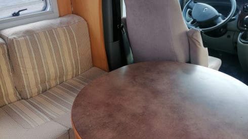 Ruime aangename camper 2pers – 2p Pilote semi-integrated from 2007