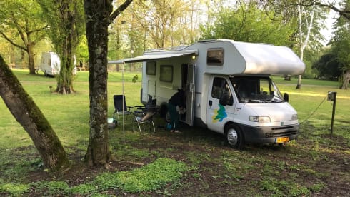 SPACIOUS CLEAN FAMILY CAMPER LARGE AND HANDY WITH NESPRESSO;)