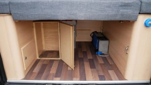 SUPER BUS CAMPER KNAUS BOXSTAR WITH CARRIER FOR ELECTRIC BIKES