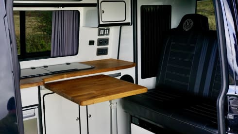 Gary – 4 berth Volkswagen Transporter Campervan