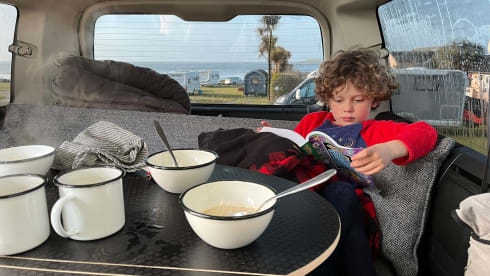 The Moose  – Nissan campervan met 4 slaapplaatsen uit 2007