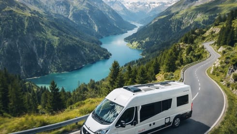 Nieuwe off-grid buscamper met lengtebedden