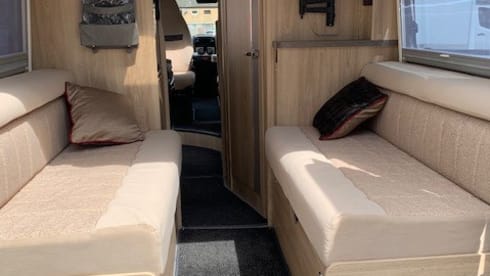 Platinum Camper – 2 adult 1 child Lux Camper Eldiss CV40 ltd edition