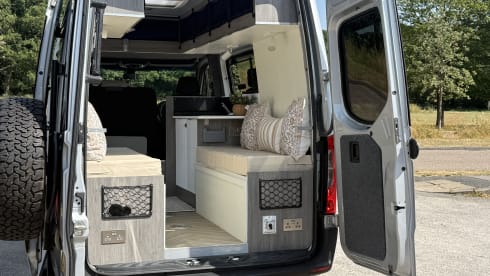 The North Mate – 3-persoons Mercedes-Benz campervan uit 2019