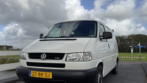 2p Volkswagen campervan uit 2003