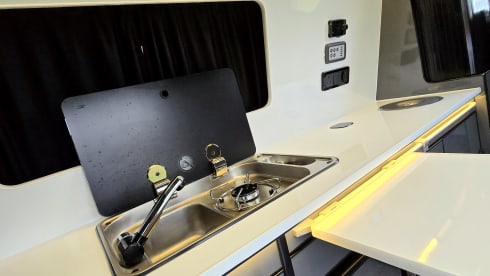 Frank – Ford Campervan mit 2 Schlafplätzen, Baujahr 2015