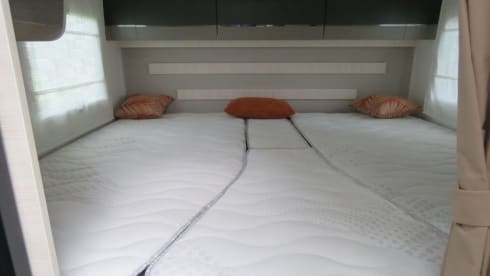 Rientje – 4p Chausson 777 titanium Premium Full Option Semi-Integrated 023