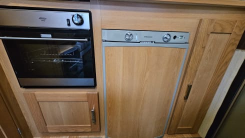 FARAH – 2 berth Peugeot bus from 2009