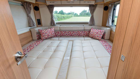 Mitzy  – 6 berth Bailey Autograph Motorhome 