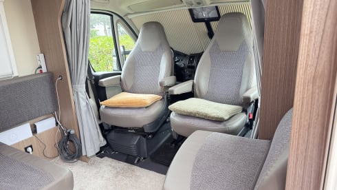 Camper FIER – Spacious 2/3 person Camper (Carado T447) from 2018 with standing height 2.08m