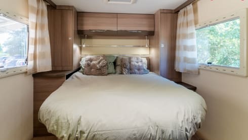 Challenger! – Spacious, modern and luxurious camper with 4 fixed sleeping places - XL garage